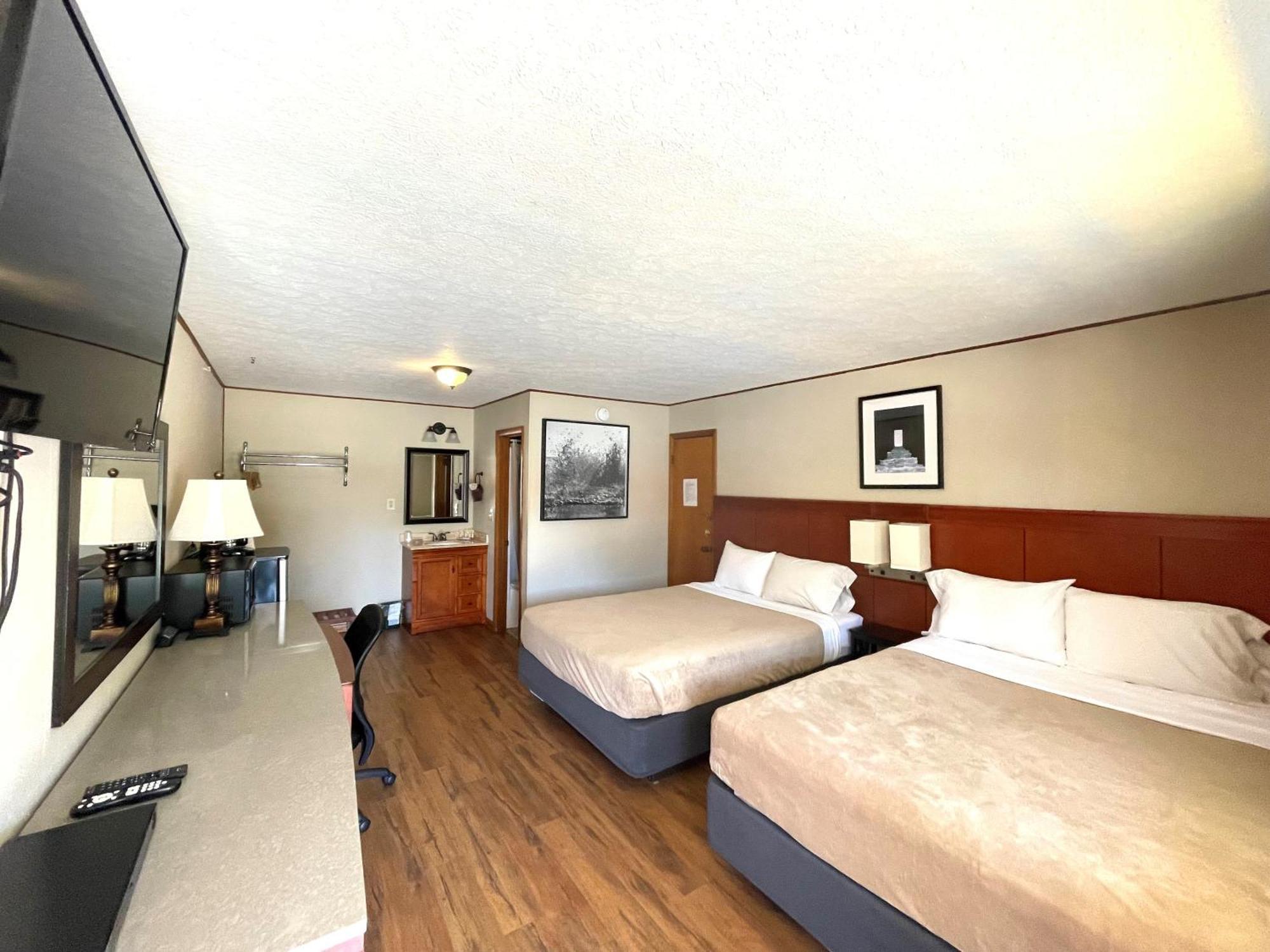 Hunter'S Friend Resort On Indian Point Exterior photo